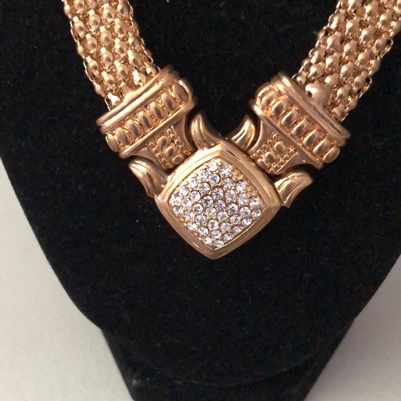 Fancy Gold Necklace - Picture 4 of 10